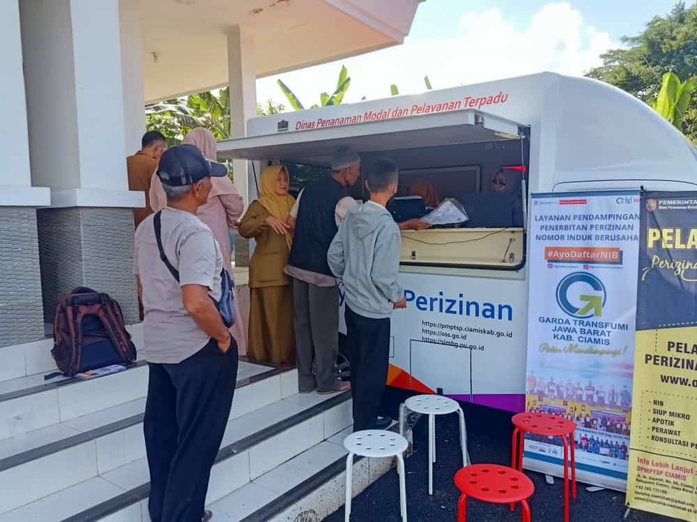 Kegiatan Pelayanan Perizinan Keliling Kec. Cimaragas