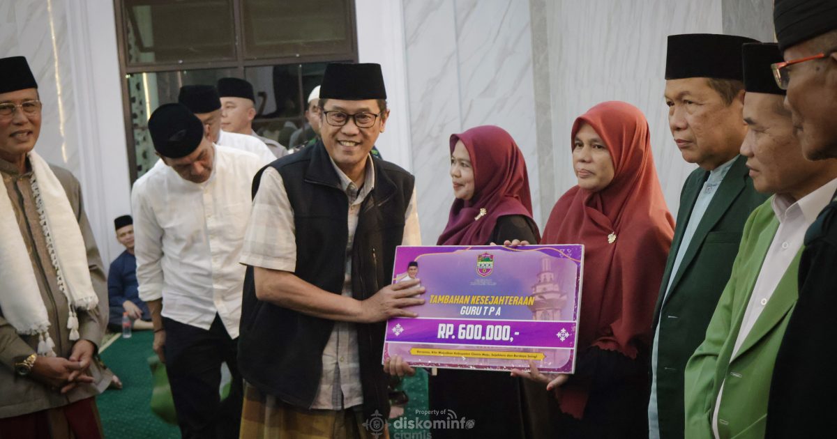 Ketua DPRD Kabupaten Ciamis H. Nanang Permana, M.H. Hadiri Tarawih Keliling di Eks Kewedanaan Panumbangan