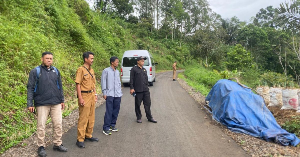 Komisi C DPRD Ciamis Monitoring dan Evaluasi Jalan Kabupaten di Kecamatan Sukamantri